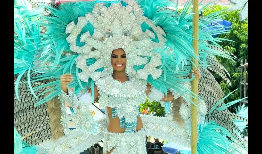 Massiel Llamas reina de Calle Abajo Tableño 2016.