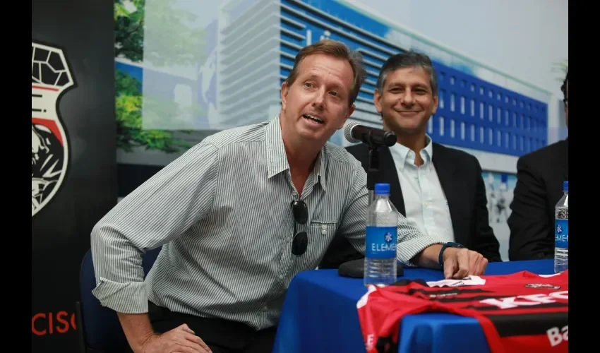 Gary Stempel, durante la firma de patrocinio de la UIP (Universidad Interamericana de Panamá) con el San Francisco, realizada ayer. Anayansi Gamez