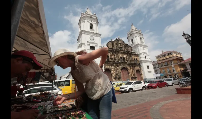 No importa la hora que sea, cientos de turistas visitan el lugar. FOTO: ROBERTO BARRIOS
