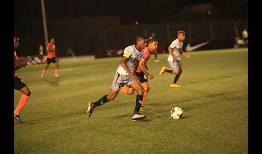 Los leones llegaron a acumular una histórica racha negativa en este torneo de 615 minutos al hilo sin anotar. Anayansi Gamez