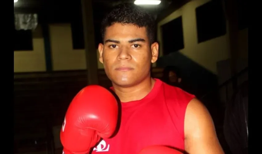 Hernán Vergara venció a Marco Polo en las semifinales de la división de los 81 kilogramos el pasado 16 de noviembre. Luego del pleito, cayó en la lona. Archivo 