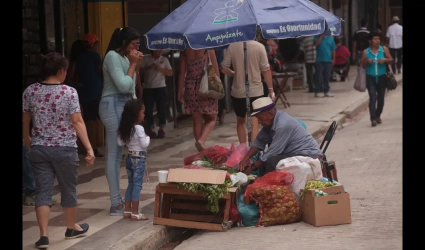 A la gente le gusta comprar porque está cerca de todo.