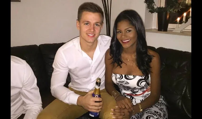  Nicole asegura que Jonas es muy atento con ella y le da muchos regalos.