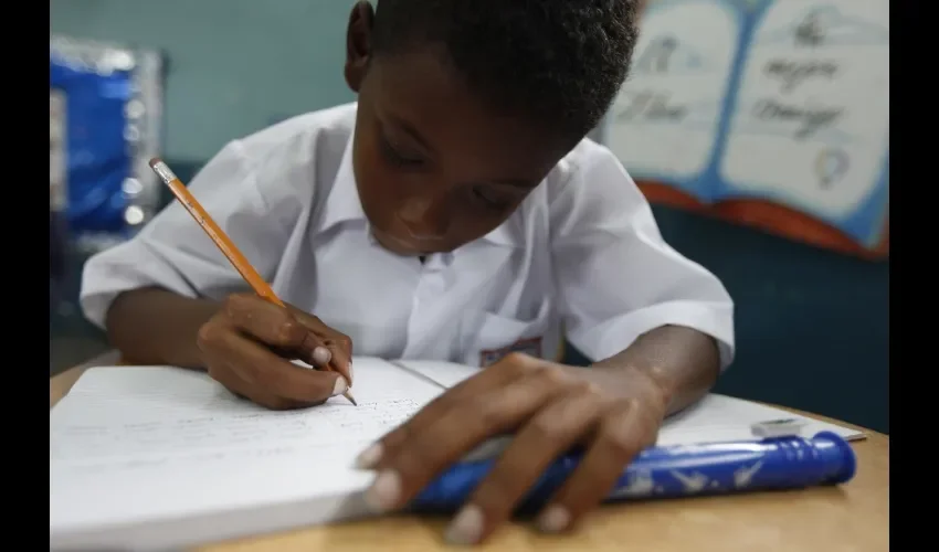 La falta de recursos en los estudiantes sí influye en su educación.  Ilustrativa 