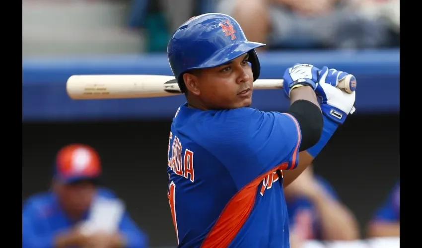Rubén Tejada pegó doblete y triple, ayer, en el juego contra los Marlins de Miami. AP