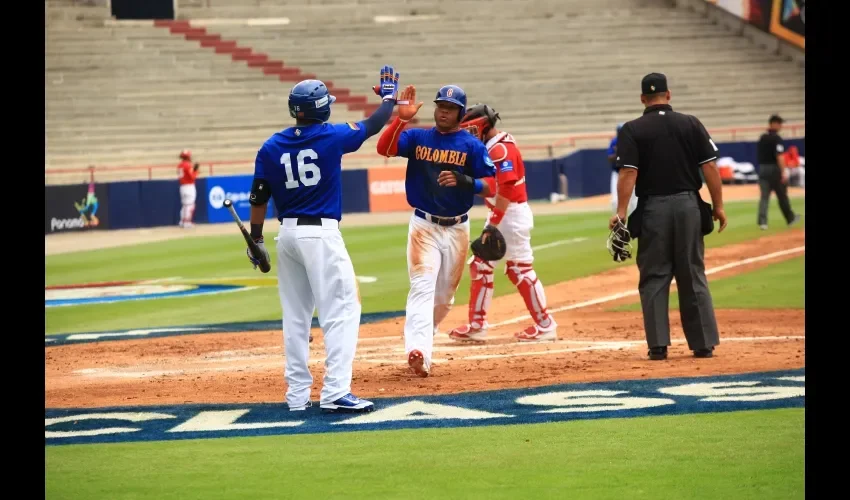 Colombia  jugará esta noche en busca de su pase  al partido decisivo que se realizará el domingo y que le dará al ganador su boleto al Clásico Mundial de Béisbol del próximo año. 
