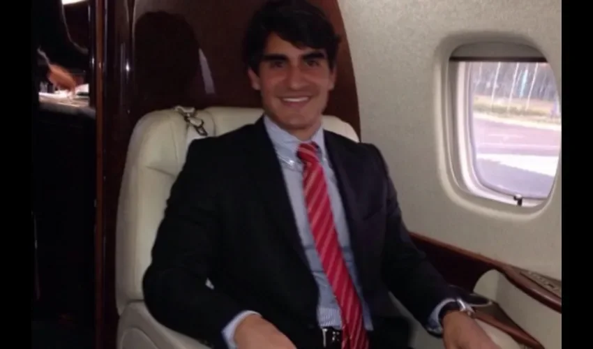 Al buscar en su cuenta de Instagram, casual o causalmente, no aparece ninguna fotografía de la famosa panameña, pero sí de varias personas del medio que podrían ser hasta amistades en común, como Dani Moreno, Priscilla Moreno, Sara Faretra, Carolina Fábrega y demás. Es un chico atlético al que le gusta el aire libre.