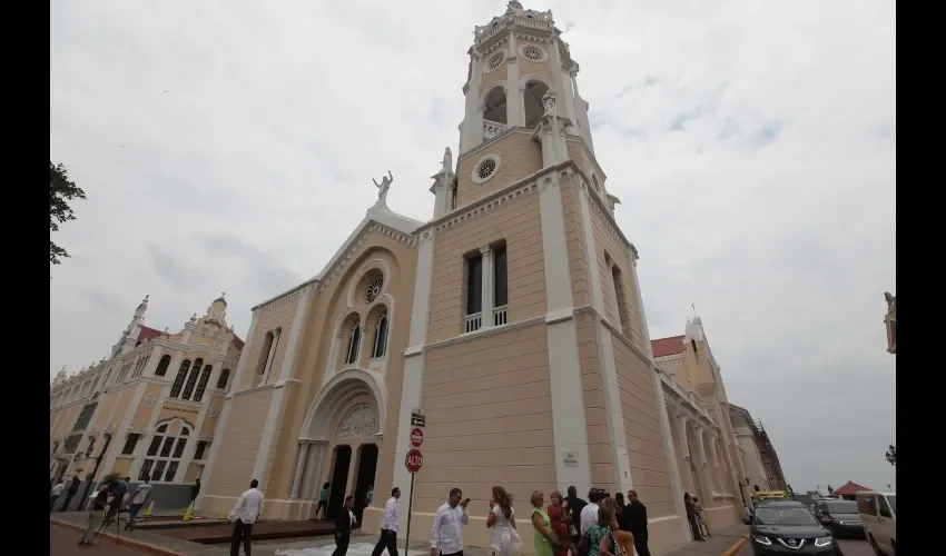  La restauración es una obra que fue un sueño hecho realidad, dijo monseñor Ulloa. Fotos: Roberto Barrios