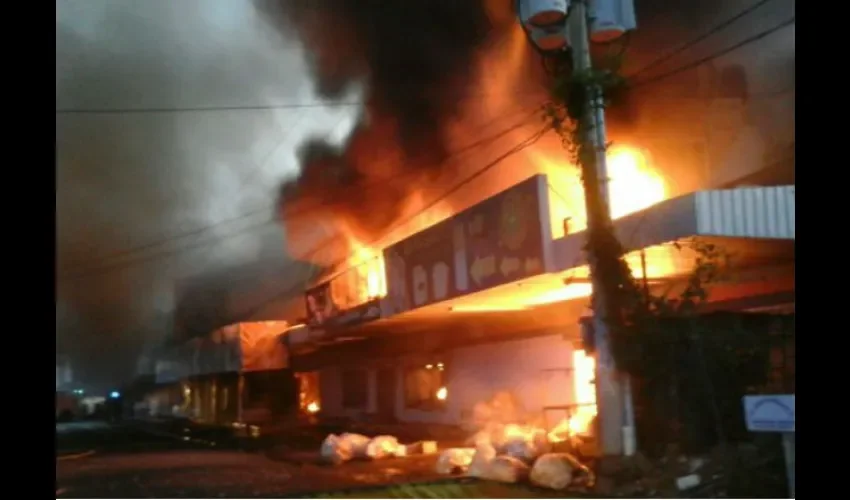Incendio en almacén de Santiago de Veraguas 