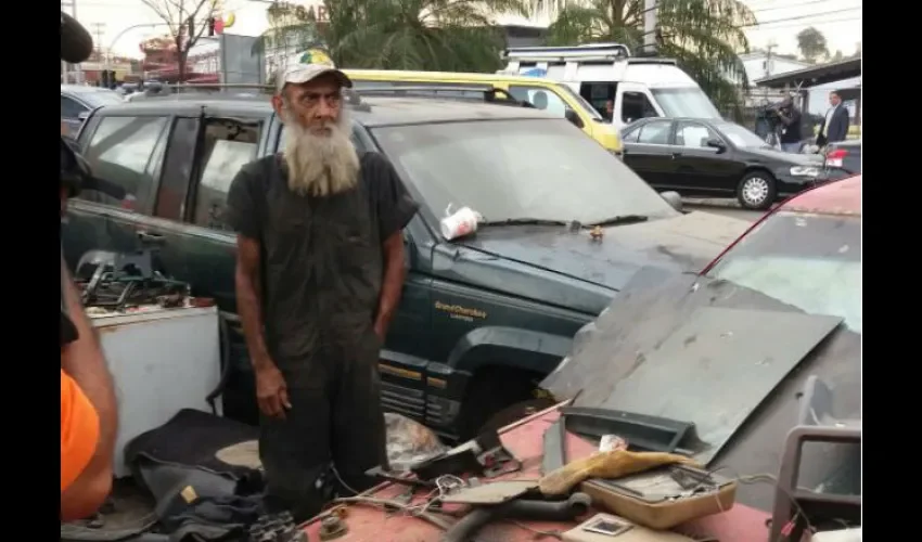 Taller clandestino y chatarras en El Bosque 
