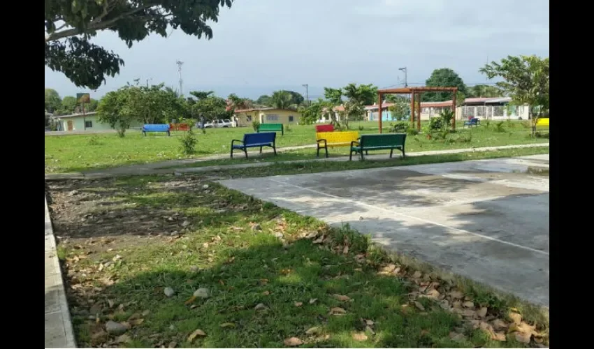 Complejos deportivos y parques en comunidades de Bocas del Toro