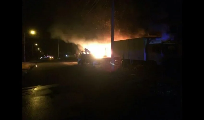 Fuego consume taller en David