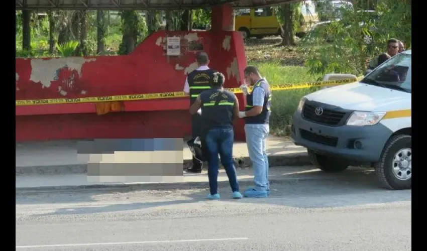 Mujer aborta en para de Colón 