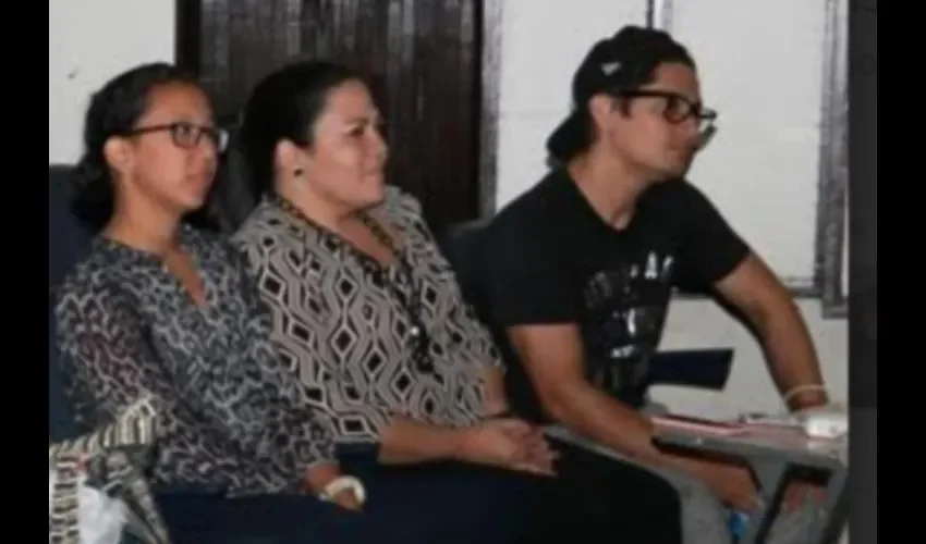 El reconocido cantante Manuel Araúz, asesor del grupo, encargado de preparar a los participantes para afinar sus interpretaciones. 