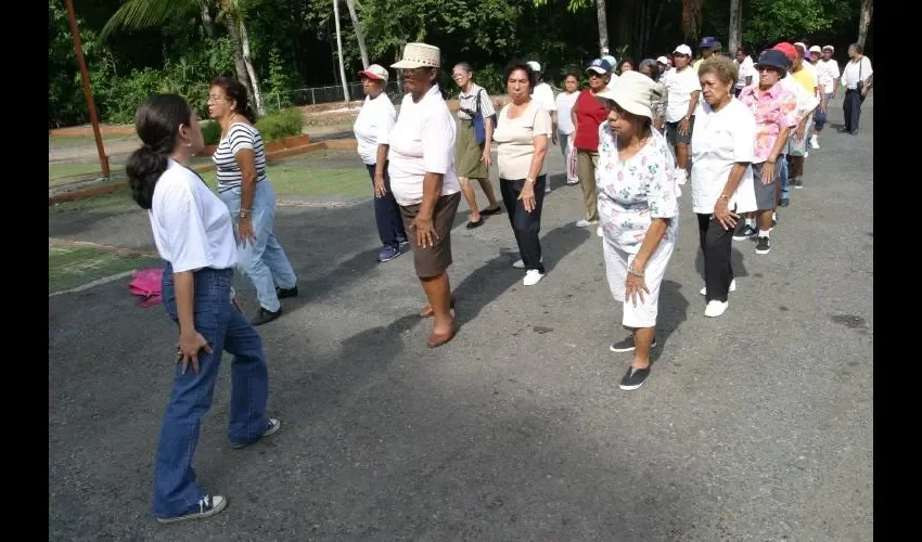 Al iniciar un programa de ejercicios, consulte siempre a su médico. 