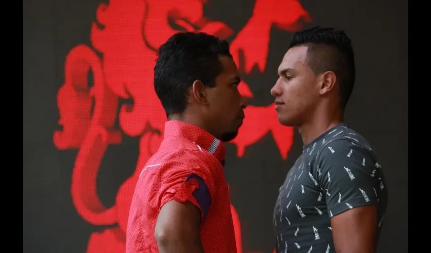 El venezolano Tony Gómez (izq.) y el panameño Bryan De Gracia prometieron una verdadera batalla campal en el centro de convenciones Vasco Núñez de Balboa. Anayansi Gamez