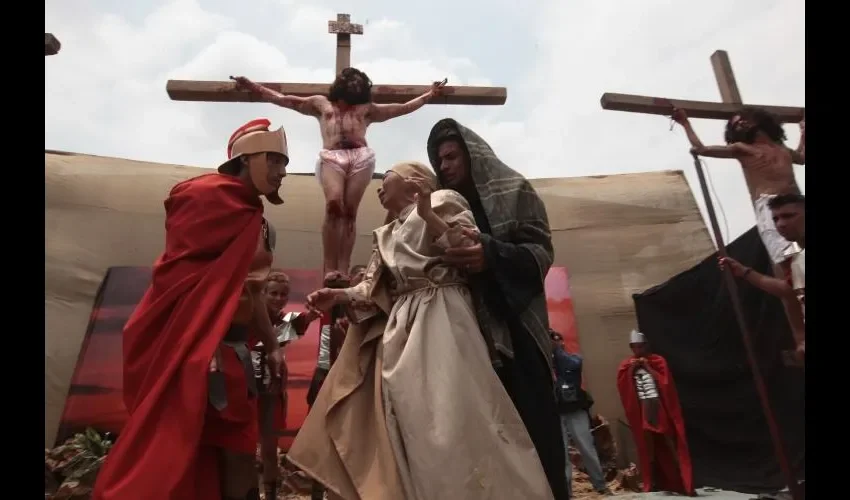 Escena cuando finalmente crucificaron a Jesús. FOTO: ROBERTO BARRIOS