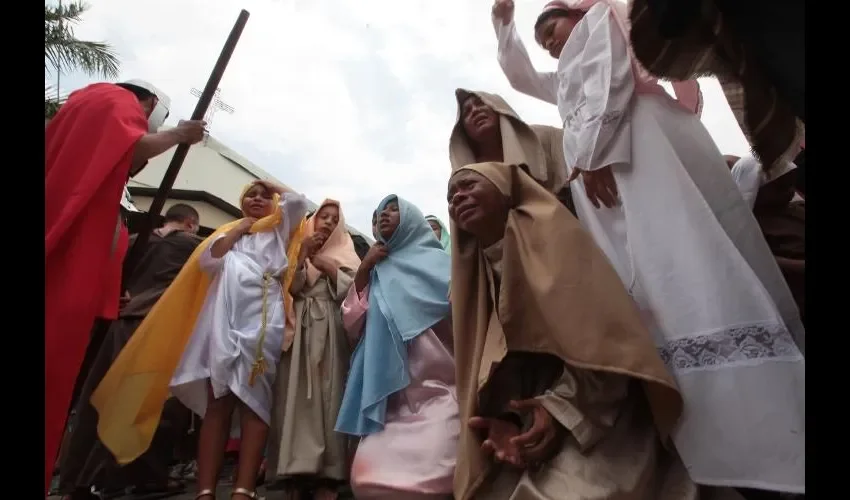 Las María envueltas en el dolor .