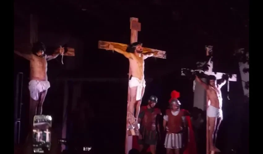 Esta idea surgió de algunos de los que formaron parte de la obra en aquellos años en que se realizaba este drama.