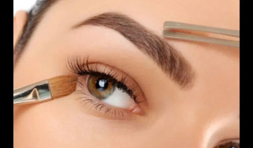 No intentes copiar el diseño de cejas de otra persona. Recuerda, cada rostro es distinto y la depilación de cada ceja debe ser personalizada. Debes tener tu propio carácter y tu propio estilo. 