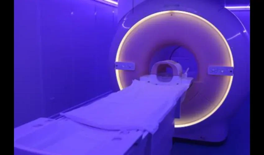 Sí se puede. El embarazo solo es una contraindicación relativa. A pesar de que no se han demostrado complicaciones relacionadas con la realización de estudios. Así, siempre pregunta y no digas no. 