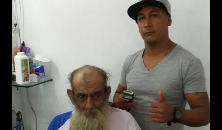 En la barbería. Foto: Esteban Blis