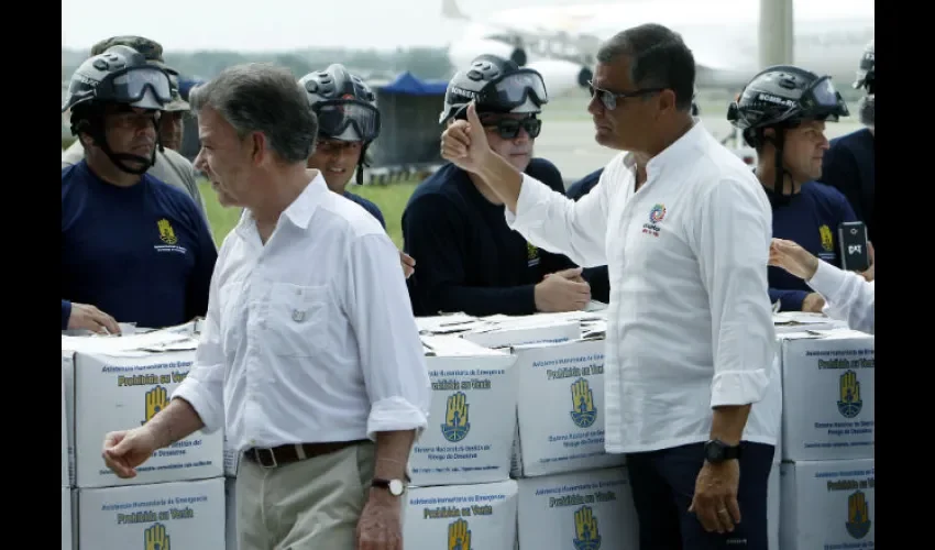 Juan Manuel Santos y Rafael Correa 