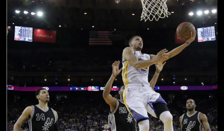 Stephen Curry es el jugador insignia de los Warriors de Golden State. Foto: AP
