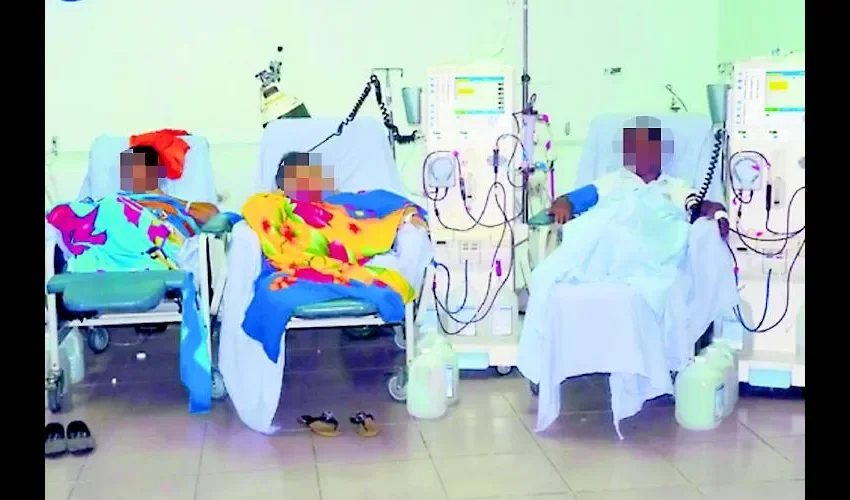 El lunes, cansados de esperar atención, cerraron la vía frente al complejo. 