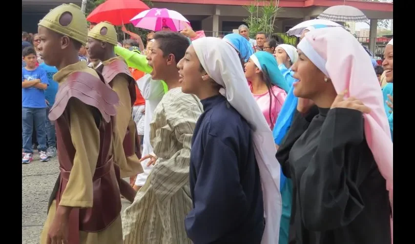 El Lunes Santo se representó la Unción en Betania, donde María Magdalena le unge a Jesús los pies con aceite. El martes Santo se escenificó la Última Cena. El Miércoles Santo se representó La Traición de Judas con los sumos sacerdotes.  El Jueves Santo se dramatizó  el prendimiento de Jesús en el huerto de Getsemaní, entre otras escenas.  