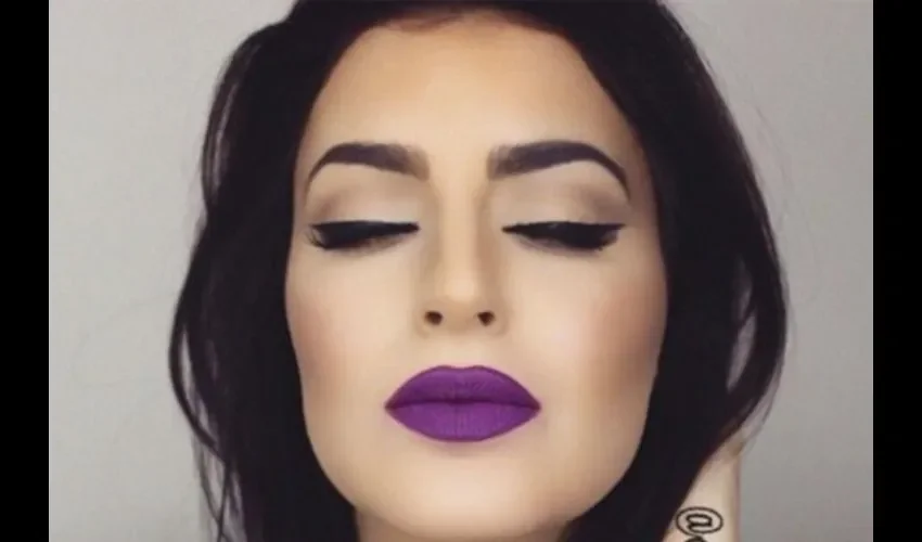 Conocido por dejar un acabado bien seco en los labios, inspira naturalidad y sensualidad.