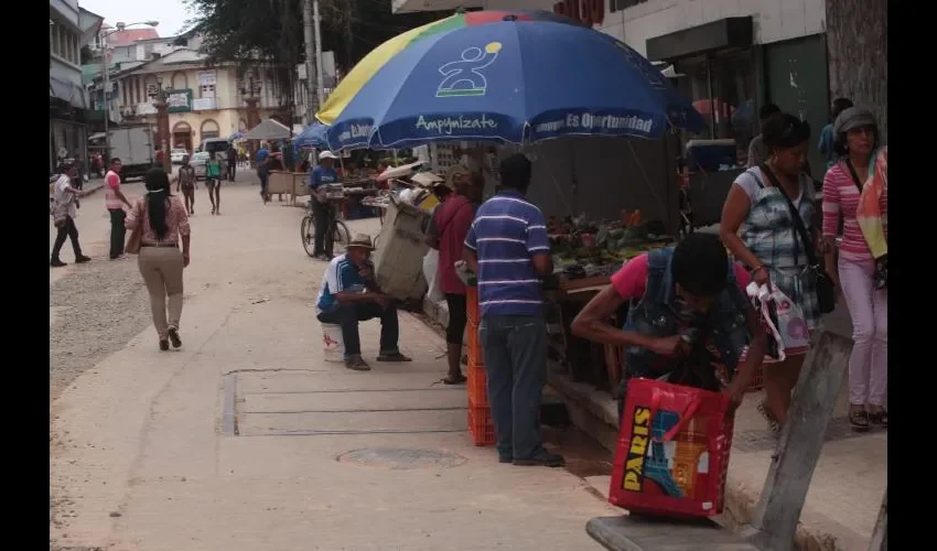 Más de 100 buhoneros que operan en la Avenida Central serán reordenados, el objetivo es que el 50% de las aceras estén libres.