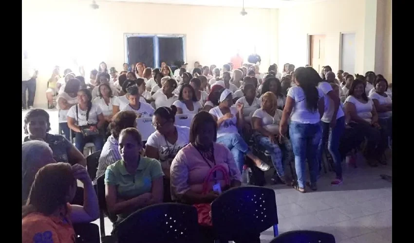 Se llenó la sala desde muy temprano, todas querían