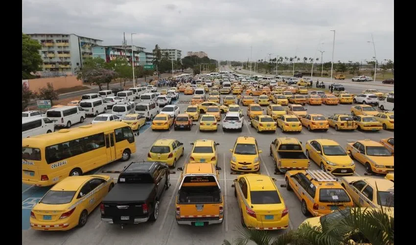 La caravana fue tan grande que paralizaba el tráfico por donde pasaba. Fotos: Roberto Barrios
