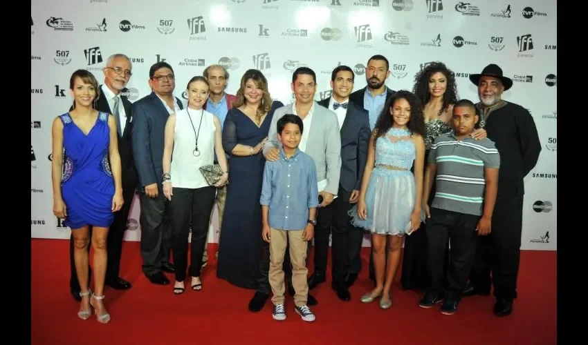 Parte del elenco de "Salsipuedes", la película panameña en exhibición Fotos: Jaime Cardero