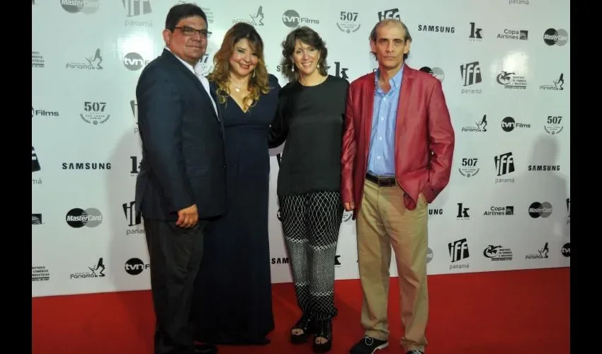 En el centro a la derecha, Pituka Heilbron