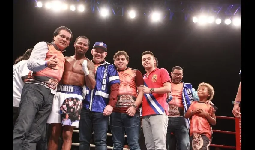 Roberto Durán (izq.) y Shane Mosley cuando el estadounidense peleó en Panamá, el pasado 17 de diciembre, en el marco del  Festival Nocaut a las Drogas y del que salió con el triunfo.