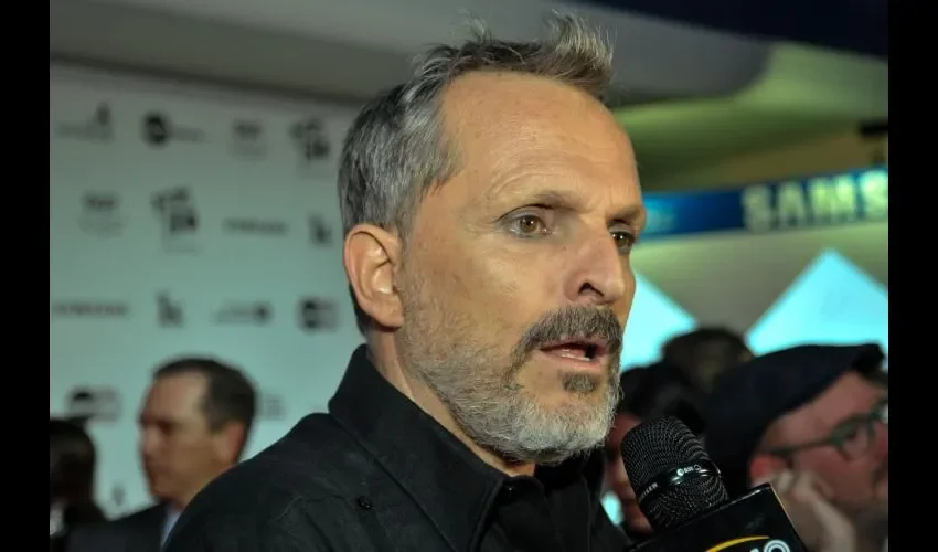 Conversó con todos los medios que lo abordaron. Fotos: Jaime Cordero