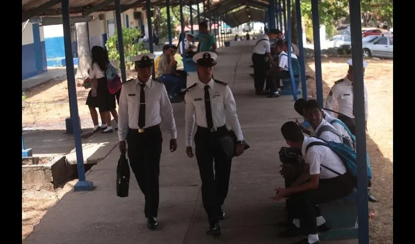 Quieren el bachiller que le prometieron. ROBERTOBARRIOS