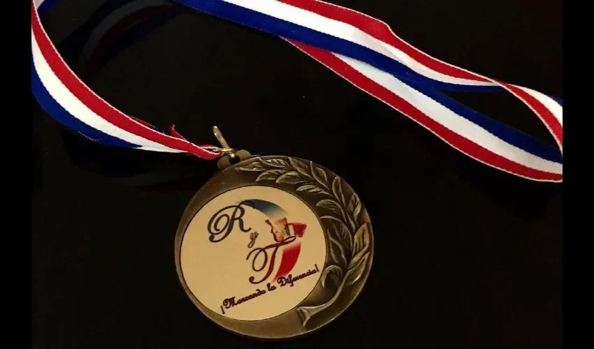 Medalla "Chinelas de Oro". 