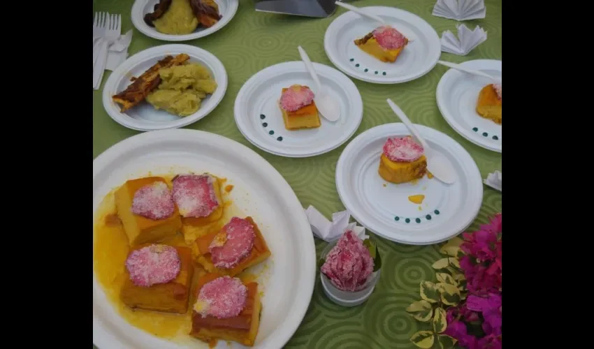 Los estudiantes y los chicos del centro de cumplimiento de Pacora se lucieron con la comida.