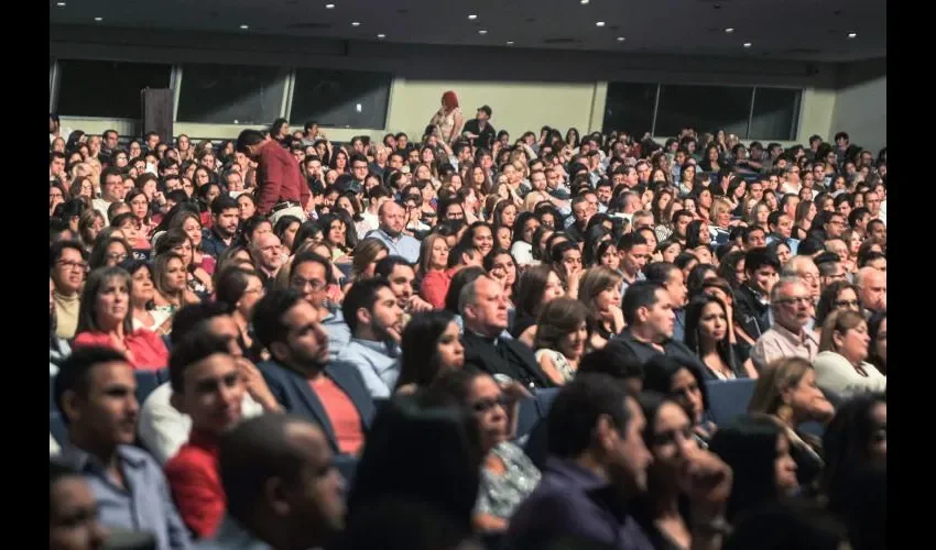 El teatro Anayansi se llenó.  Fotos: Jaime Cordero