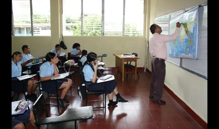 No se le quitarán horas de Español, dice historiador. Foto: Ilustrativa