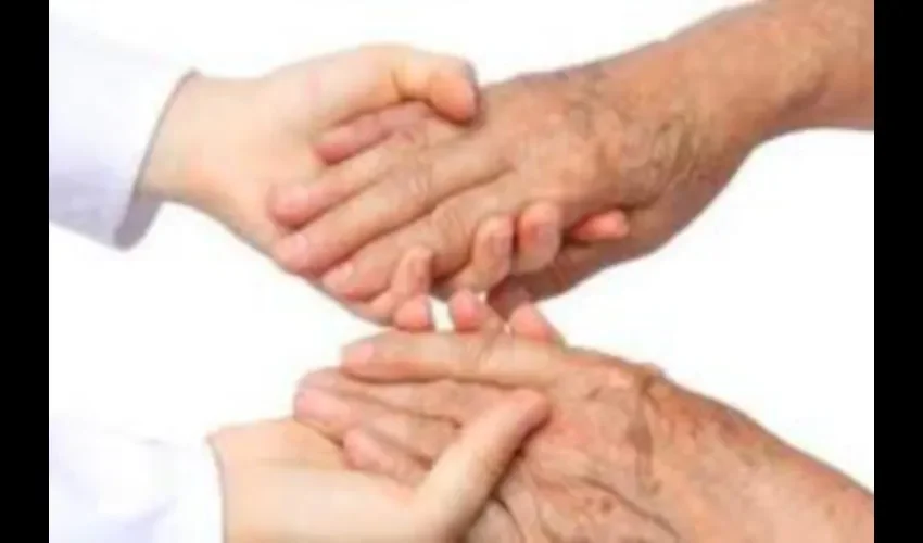 El 3% de la población a la edad de los 65 años va a tener la enfermedad, pero ello no indica que no haya pacientes de menos de 65 años con la enfermedad.