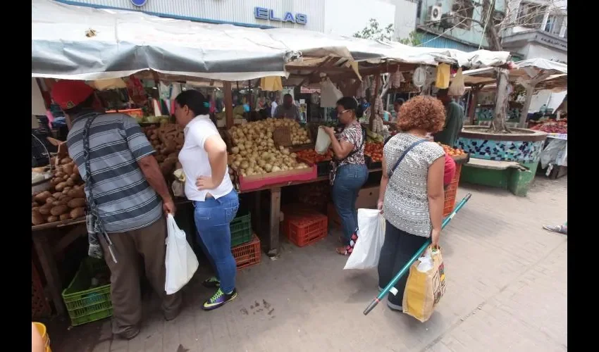 No se quieren ir y algunos compradores los apoyan. Roberto Barrios 