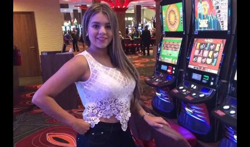 Tiene más de dos años de ejercer como abogada y también le va bien.