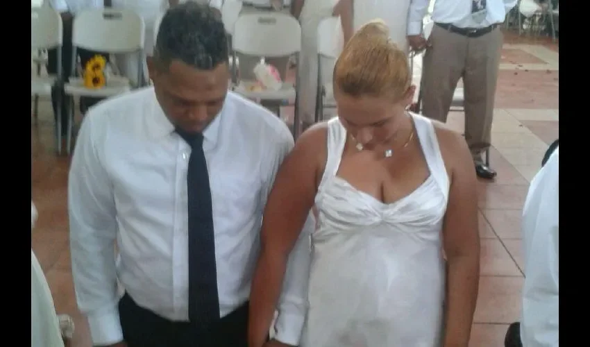 A raíz de la escuela para padres, vino entonces la boda masiva para unir a personas con más de 1 año conviviendo juntos.