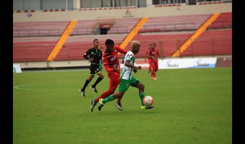 Alianza supera por siete tantos al Atlético Chiriquí en la diferencia de goles (-10 por -17).