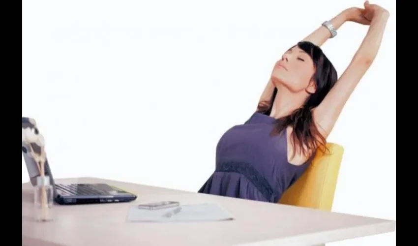 Hay varios tipos de estrés laboral, uno de ellos es el Síndrome Burnout, significa desgaste profesional, que se manifiesta en profesionales sometidos a  un estrés emocional crónico. 