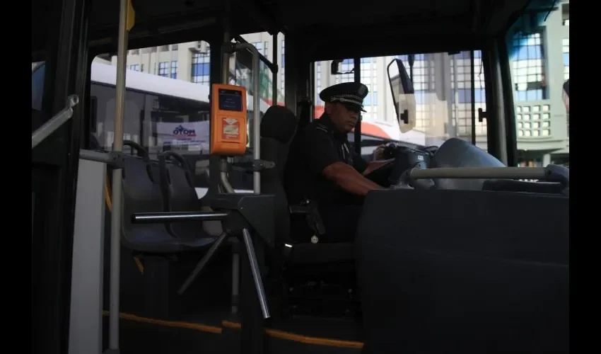 Según Lenín Vargas, con ese salario que pagan a los operadores van a seguir renunciando y, si es así, los únicos que van a manejar los metrobuses van a ser las unidades de la Policía Nacional.